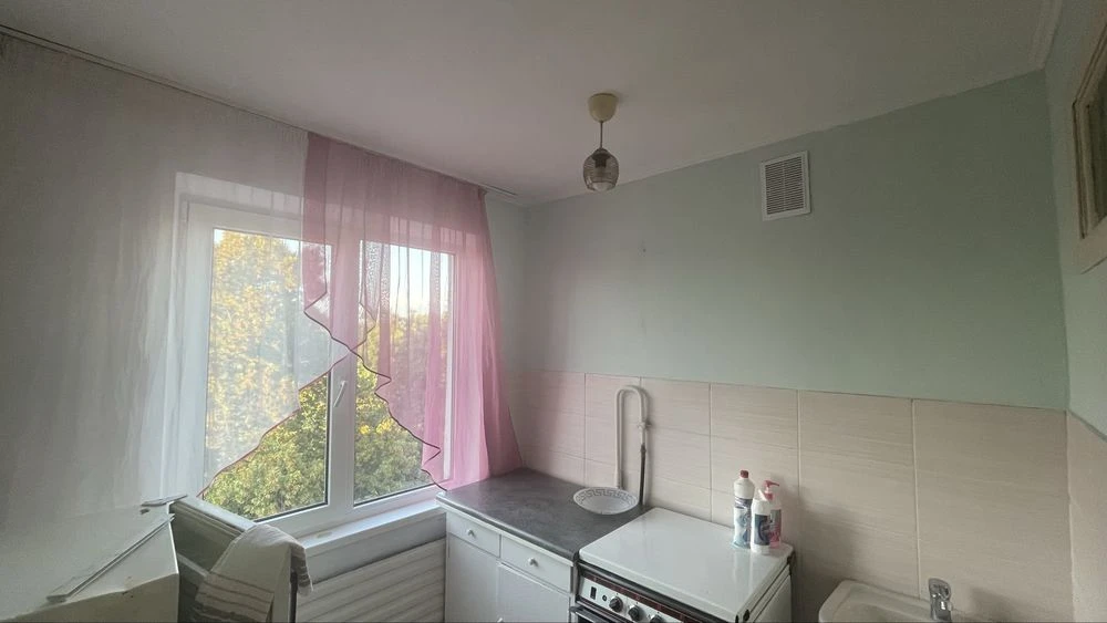 Продам двух комнатную квартиру ул. Космонавтов