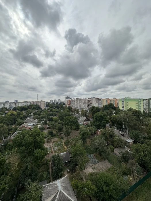 Продається 3-кімнатна квартира по вул. М. Небаби, центр міст