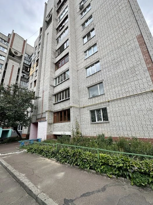 Продається 3-кімнатна квартира по вул. М. Небаби, центр міст