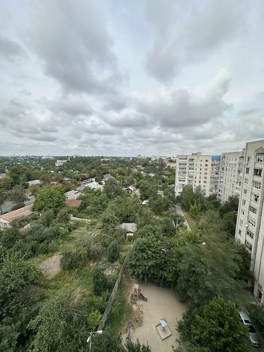 Продається 3-кімнатна квартира по вул. М. Небаби, центр міст