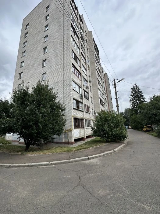Продається 3-кімнатна квартира по вул. М. Небаби, центр міст