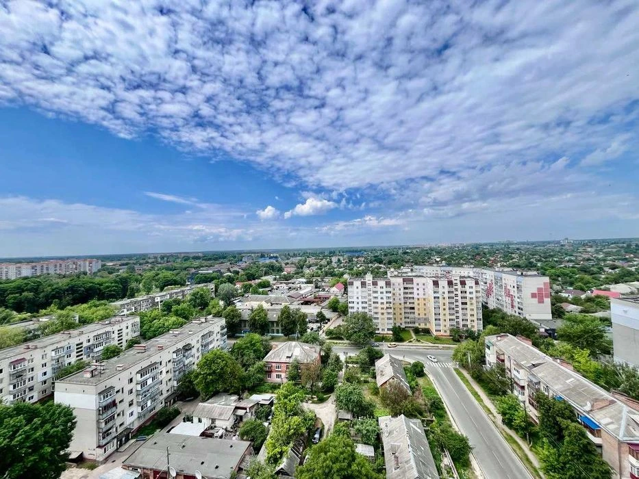 ПРОДАЖ великої 2-кімнатної квартири в Центрі міста (Іпотека/
