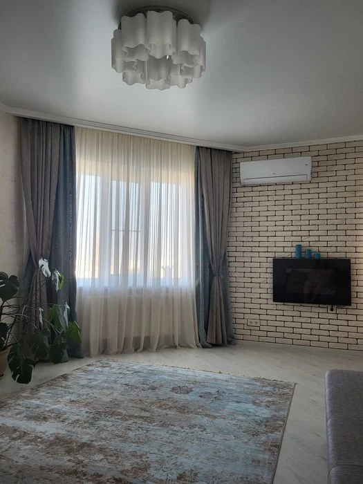 3-х кімнатна квартира , центр новобудова ,автономка