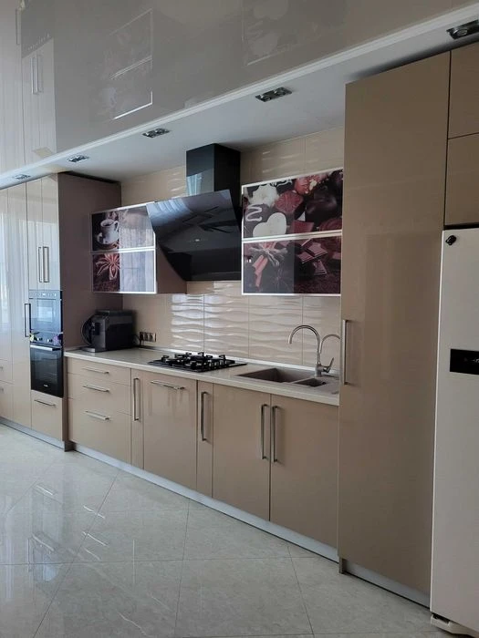 3-х кімнатна квартира , центр новобудова ,автономка