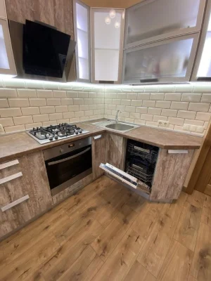 Продам  3х кім. сталінку в центрі.