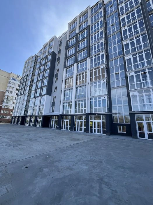 Продаж 2к квартири. 94 м². Центр. вул.Стуса.