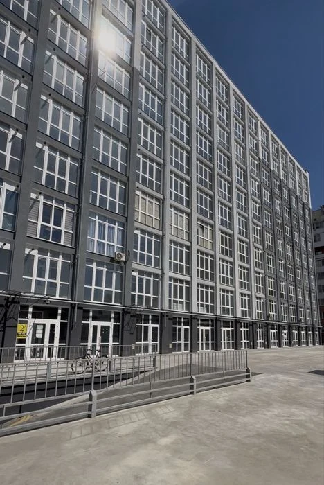 Продаж 2к квартири. 94 м². Центр. вул.Стуса.