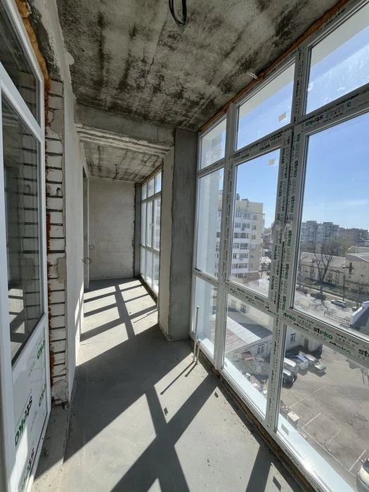 Продаж 2к квартири. 94 м². Центр. вул.Стуса.