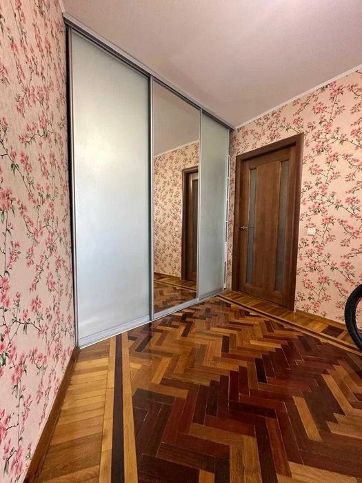 Продається 3-кімнатна квартира в центрі міста, вул. Чорновол