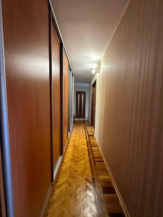 Продається 3-кімнатна квартира в центрі міста, вул. Чорновол