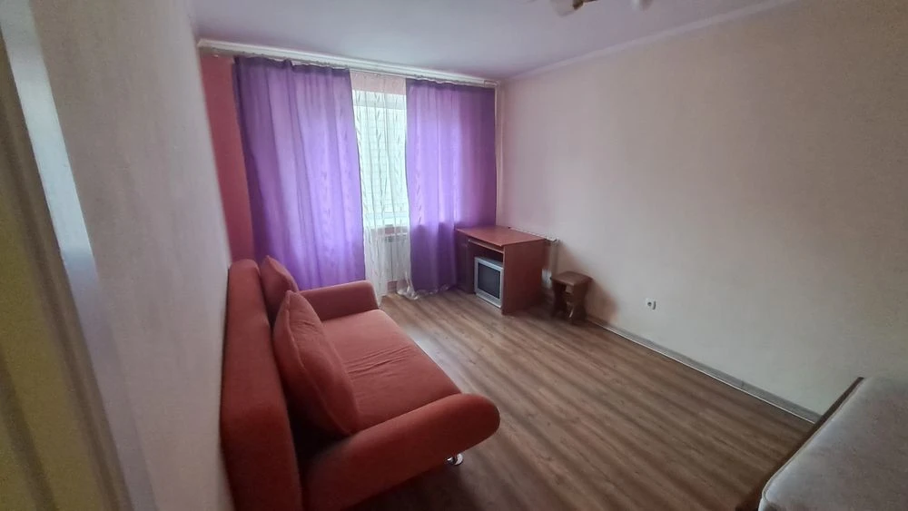 Оренда 1 кімнатної квартири 4/5 поверх по вул Любецька 9а