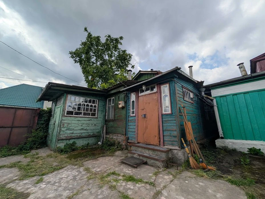 Частина будинку, вул. Лесі Українки, біля музею Коцюбинськог