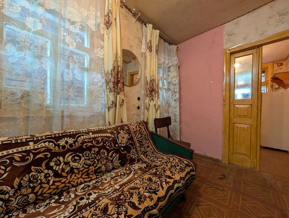Частина будинку, вул. Лесі Українки, біля музею Коцюбинськог