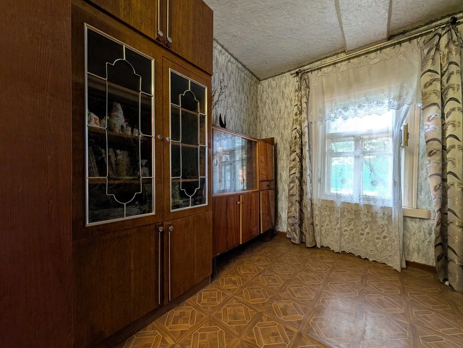 Частина будинку, вул. Лесі Українки, біля музею Коцюбинськог