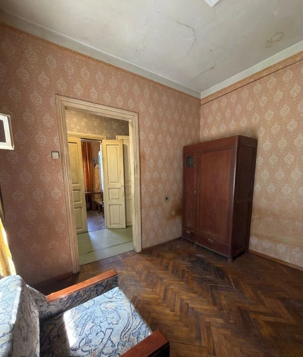 Продаж частини будинку з ділянкою в центрі Чернігова (вул. К