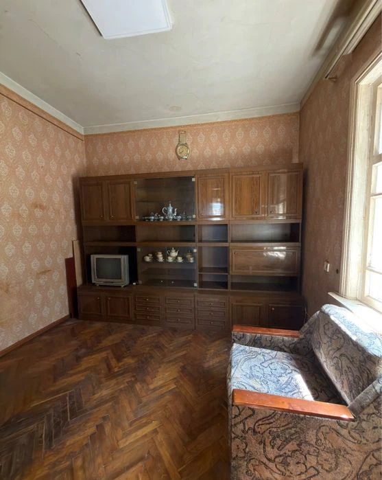 Продаж частини будинку з ділянкою в центрі Чернігова (вул. К