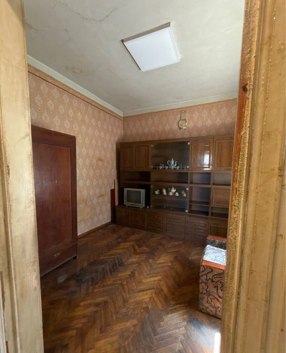 Продаж частини будинку з ділянкою в центрі Чернігова (вул. К