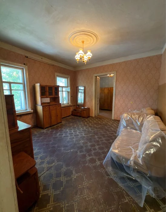 Продаж частини будинку з ділянкою в центрі Чернігова (вул. К