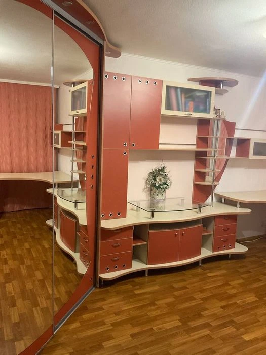 Selling a 4-room apartment at Klochkovskaya 222