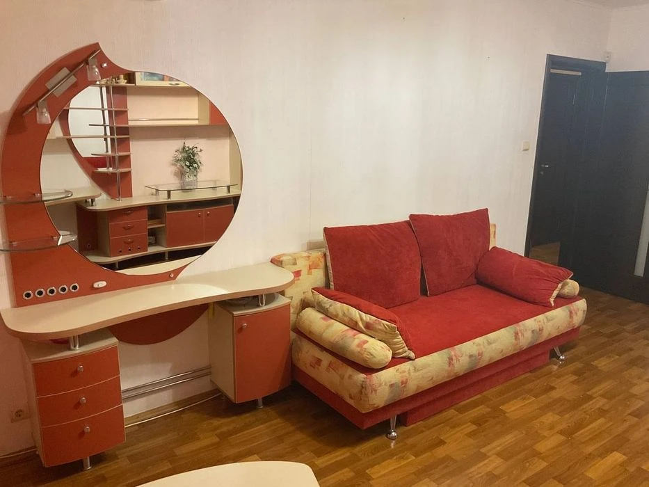 Selling a 4-room apartment at Klochkovskaya 222