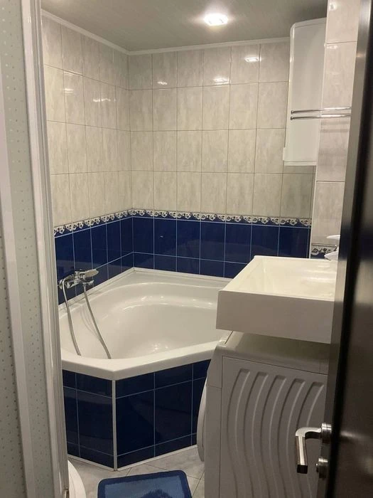 Selling a 4-room apartment at Klochkovskaya 222