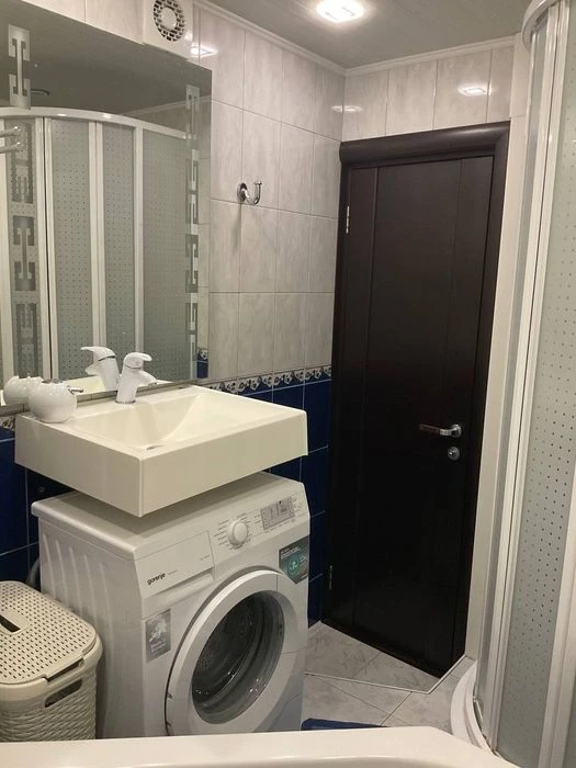 Selling a 4-room apartment at Klochkovskaya 222