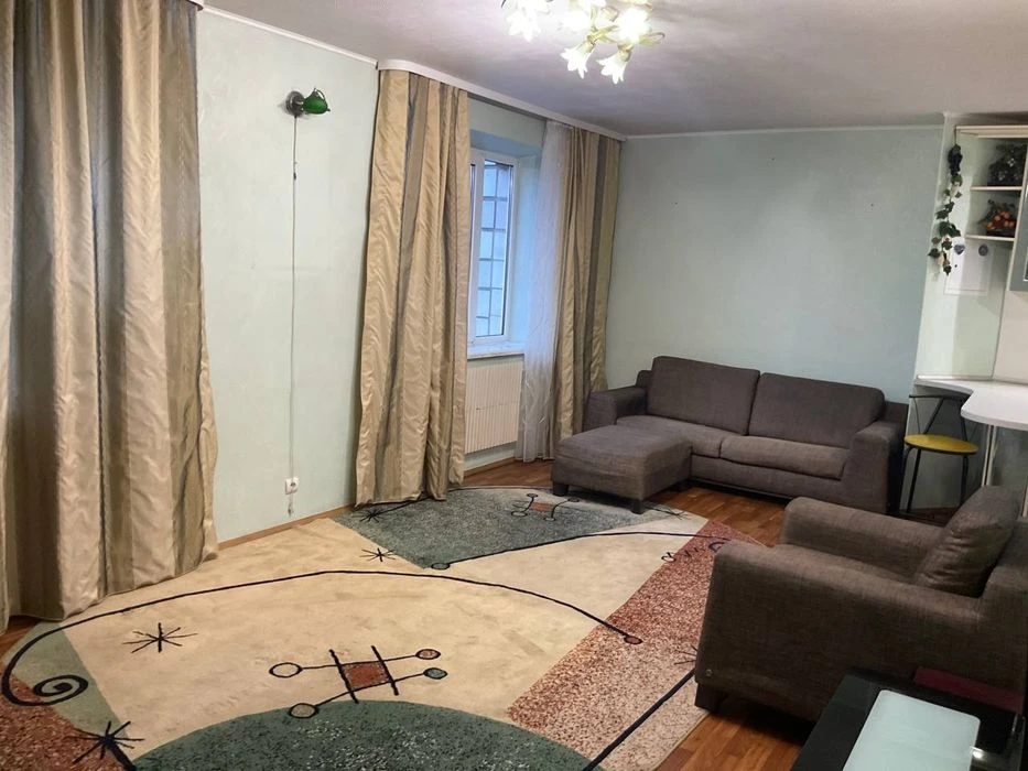 Selling a 4-room apartment at Klochkovskaya 222