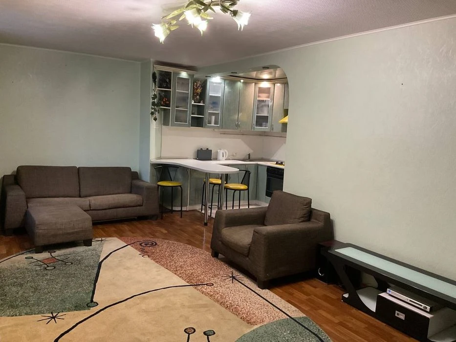 Selling a 4-room apartment at Klochkovskaya 222