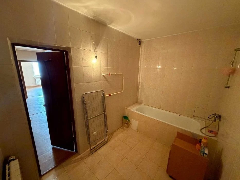 БЕЗ%. 2-к кв-ра, 78 м², вул. Макіївська, 10-А, Пріорка