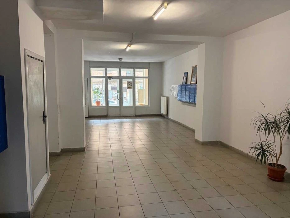 БЕЗ%. 2-к кв-ра, 78 м², вул. Макіївська, 10-А, Пріорка