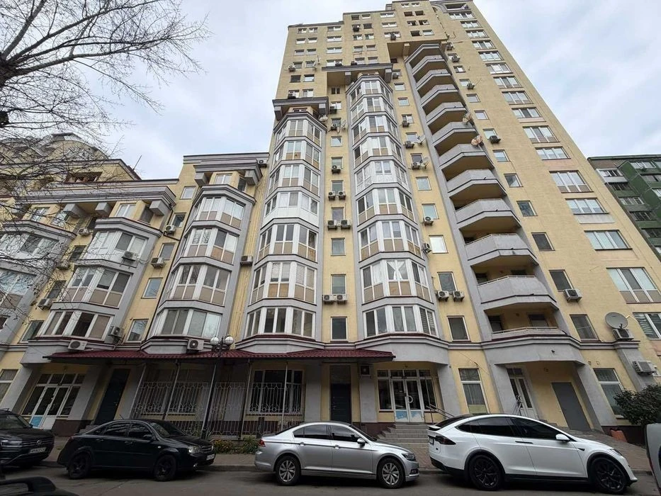БЕЗ%. 2-к кв-ра, 78 м², вул. Макіївська, 10-А, Пріорка