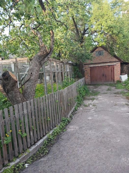Продам  пол дома 19я школа
