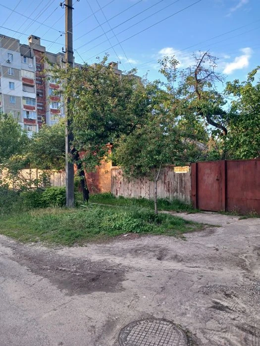 Продам  пол дома 19я школа