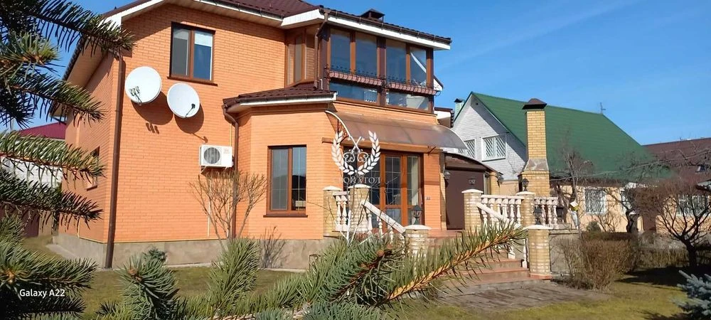 Продам двоповерховий сучасний будинок в Чернігові- єВідновле