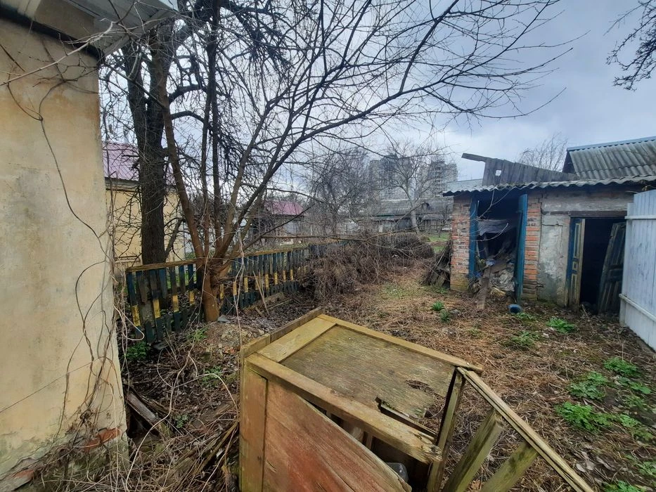 7 соток земли район Горсада, все комуникации, фасадная часть