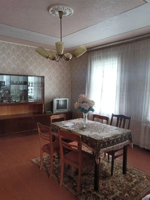 Терміново! Продам частину будинку зі зручностями у центрі!