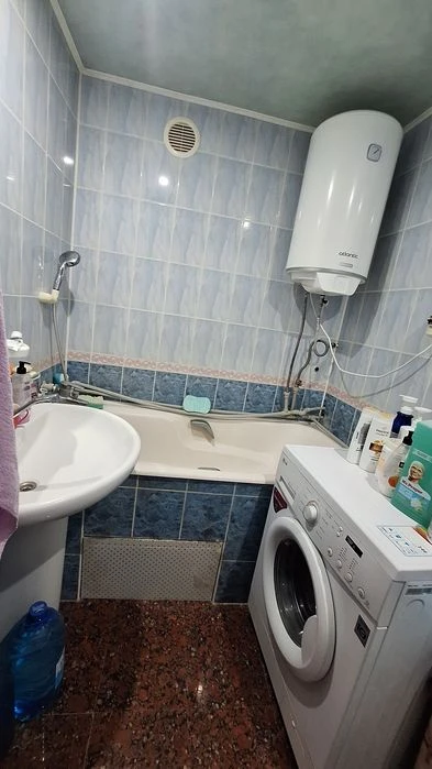 Продам 3 кім квартиру 65 кв з газовим опаленням + гараж