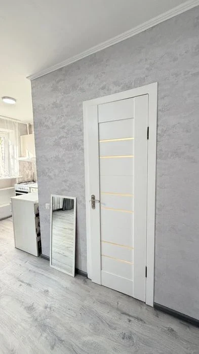 Продам 1 кімнатну малосімейку, з ремонтом, Електроопалення,