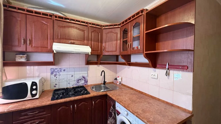Продаж 2 кімнатної квартири з меблями і технікою