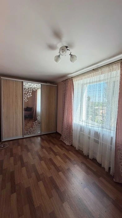 Продаж 2 кімнатної квартири з меблями і технікою