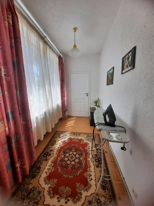3 кімнатна  квартира  ,,сталінка"   в самому  центрі. Ціну з