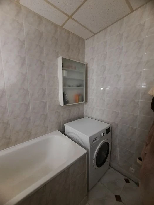 3 кімнатна  квартира  ,,сталінка"   в самому  центрі. Ціну з