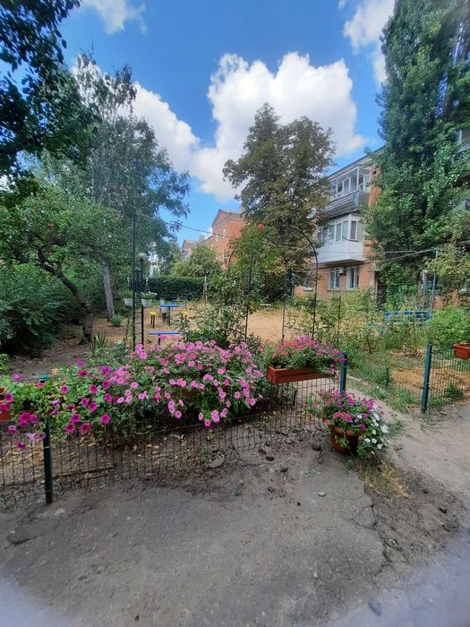 3 кімнатна  квартира  ,,сталінка"   в самому  центрі. Ціну з