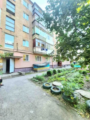 Продам 1-о кімнатну квартиру в районі дендропарку, біля АТБ.