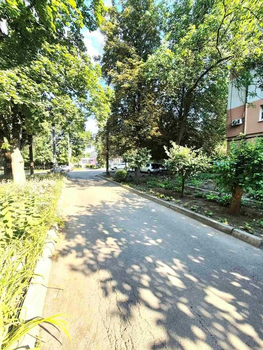 Продам 1-о кімнатну квартиру в районі дендропарку, біля АТБ.
