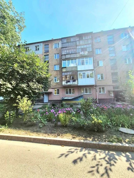 Продам 1-о кімнатну квартиру в районі дендропарку, біля АТБ.