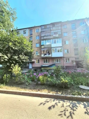 Продам 1-о кімнатну квартиру в районі дендропарку, біля АТБ.
