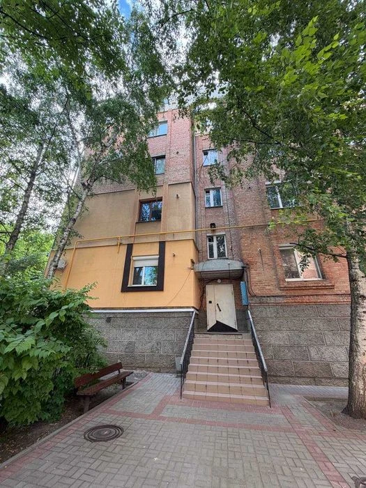 Ціна знижена ! Простора 3-х кім. квартира в центрі Кропивниц