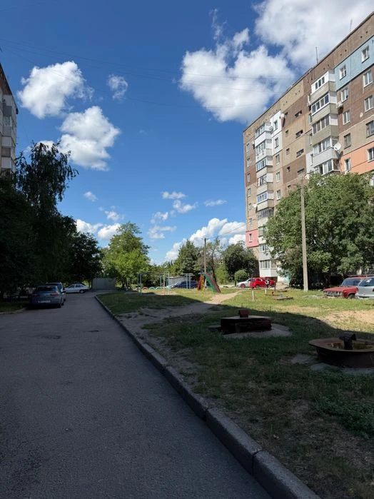 Продаж 2к квартири на Героїв України