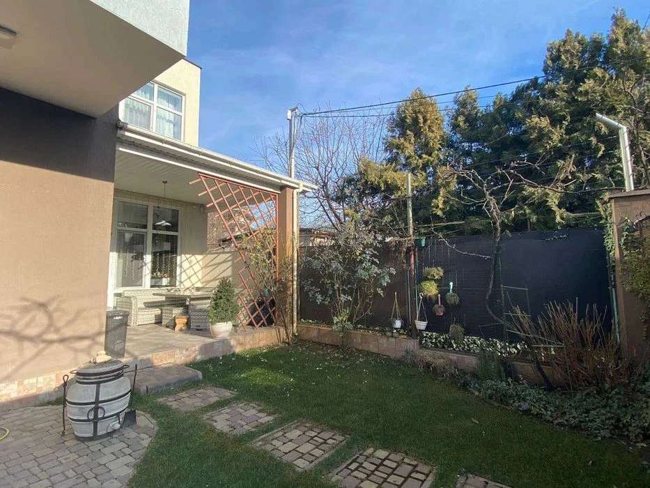 Closed cooperative! House on the 13th century. B. Fontana! Modern! 1V911